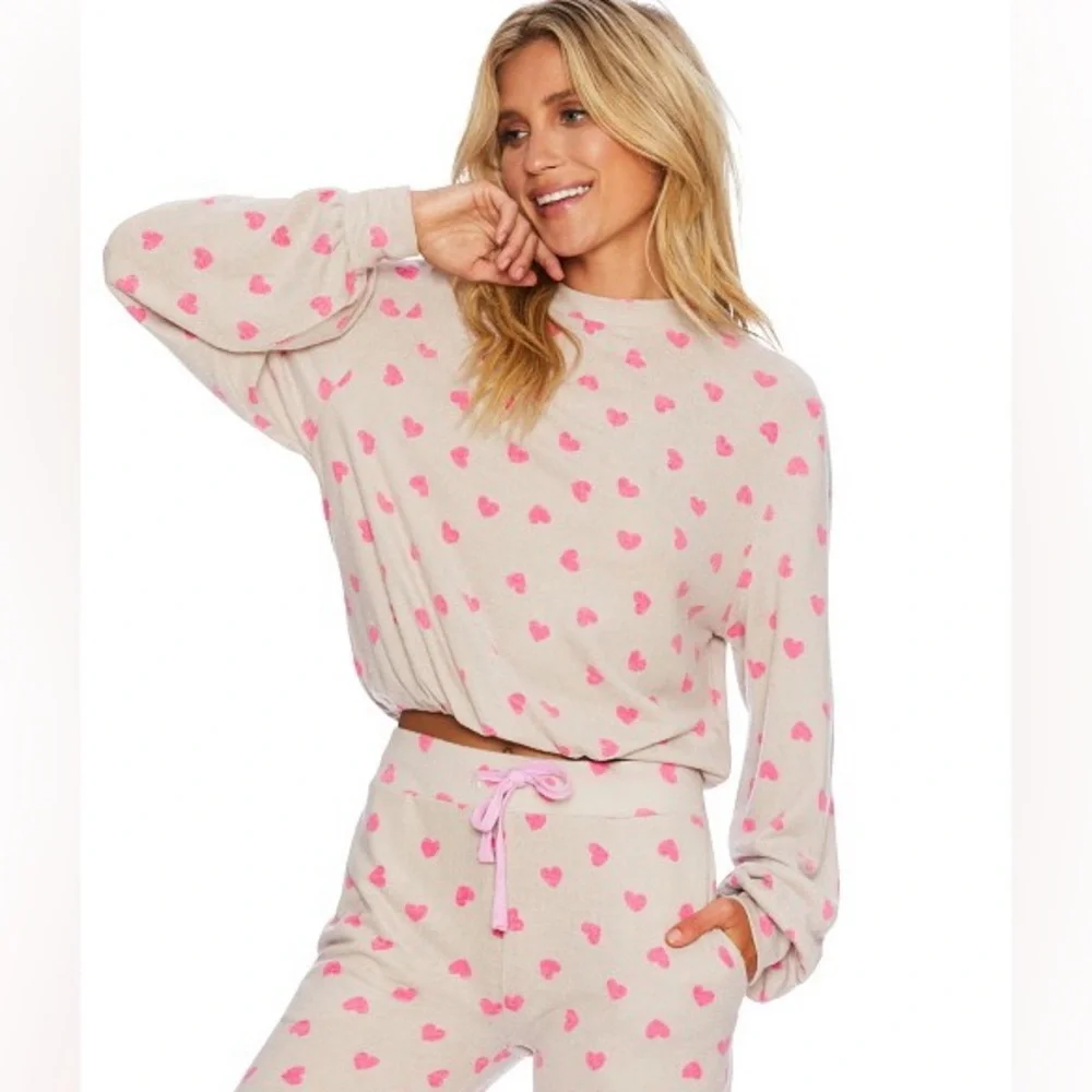 BEACH RIOT Dylan Sweatshirt in Taupe Heart
Color: Taupe Heart - Picture 7 of 7